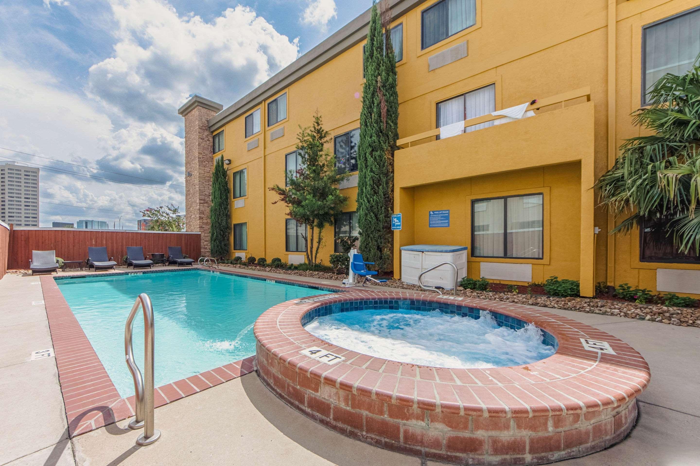 Comfort Inn Dallas Park Central Exteriör bild