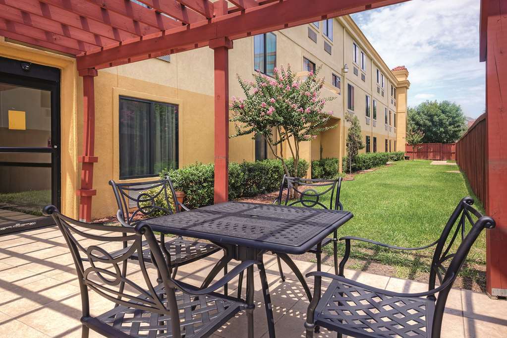 Comfort Inn Dallas Park Central Exteriör bild